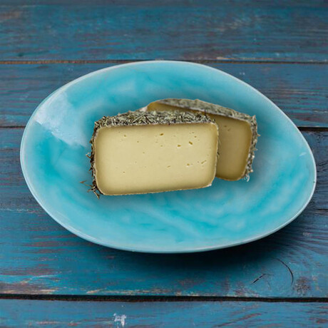 Сыр зрелый с розмарином ~ 180 г